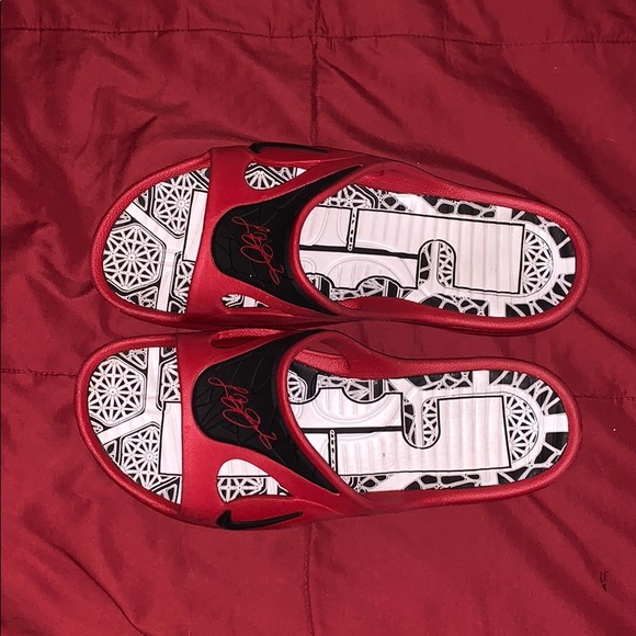 LeBron Signature Limited Edition Flip Flops - Picture 3 of 7